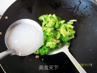 炒西兰花的做法步骤：2