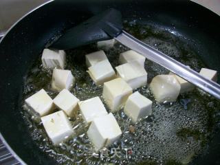 芫茜肉末烧辣豆腐的做法步骤：5