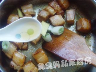 茶树菇烧五花肉的做法步骤：2