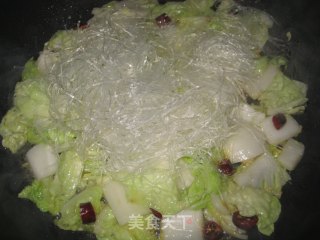 干锅白菜粉丝的做法步骤：2
