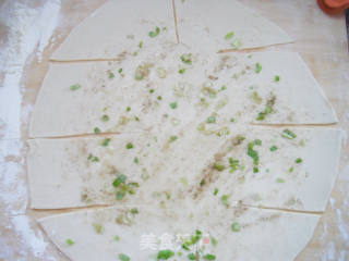 椒香葱油饼的做法步骤：2
