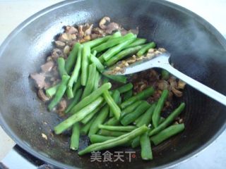 扁豆炒鸡胗的做法步骤：2