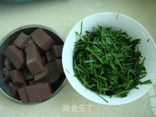 韭菜羊血的做法步骤：2