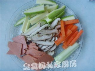 宫烧莲藕的做法步骤：3