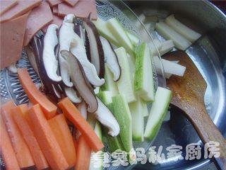 宫烧莲藕的做法步骤：3