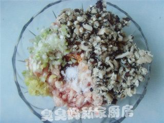 猪肉双菌饺的做法步骤：2