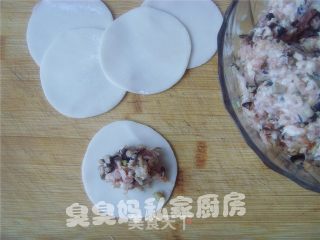 猪肉双菌饺的做法步骤：2