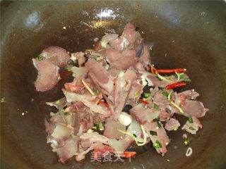 粉丝白菜烧牛肉的做法步骤：2