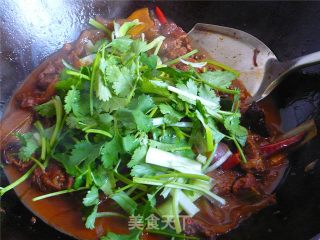 红烧牛腩煲的做法步骤：2