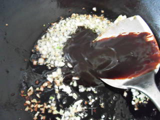 酱烧茄子的做法步骤：2