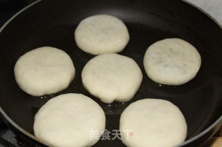 韭香煎包的做法步骤：2