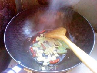 土豆蘑菇烧肉片的做法步骤：2