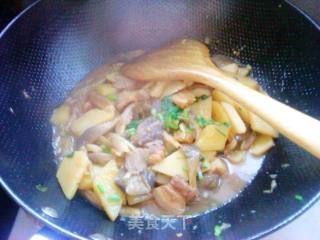 土豆蘑菇烧肉片的做法步骤：2