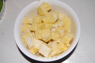 什锦炒馒头粒的做法步骤：2