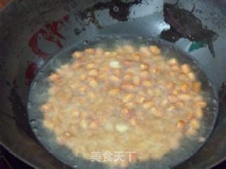 油炸花生米的做法步骤：2