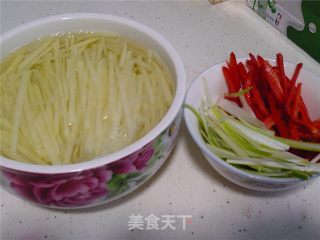 葱香土豆丝的做法步骤：2