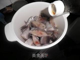 油煎黑昌鱼的做法步骤：2
