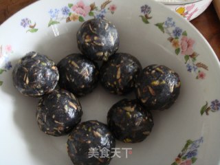 广式五仁月饼的做法步骤：2