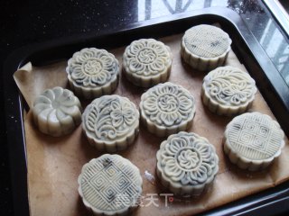 广式五仁月饼的做法步骤：2