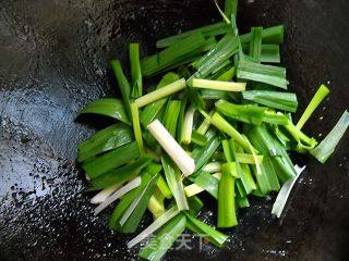 蒜苗杏鲍菇肉丝的做法步骤：2