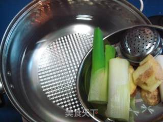东北大锅菜“猪肉炖粉条”的做法步骤：2
