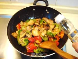 私家菜“蚝油焖双菇肉片”的做法步骤：2