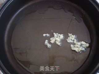 荷兰豆炒腊肠的做法步骤：2