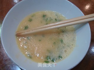 银鱼炒蛋的做法步骤：2