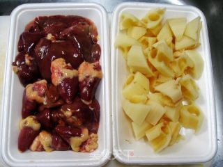 莲藕鸡心肝的做法步骤：2