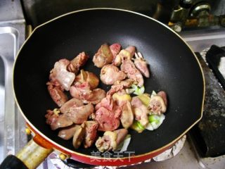 莲藕鸡心肝的做法步骤：2