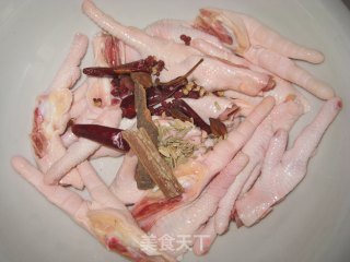 泡椒凤爪的做法步骤：2
