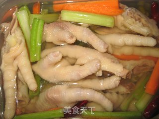 泡椒凤爪的做法步骤：2