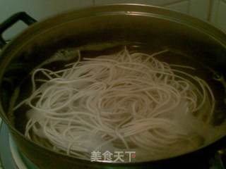 香肠小煮面的做法步骤：2