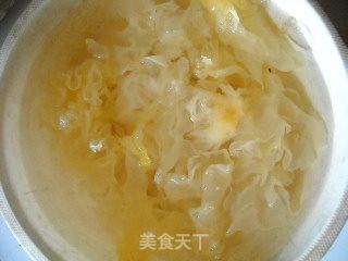 香蕉百合银耳羹的做法步骤：2