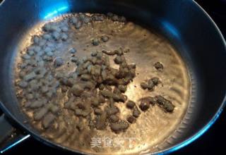 鲜虾炒韭菜花的做法步骤：2