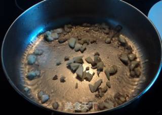 家常腊肉炒芹菜的做法步骤：2