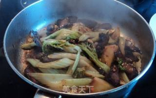 家常腊肉炒芹菜的做法步骤：2