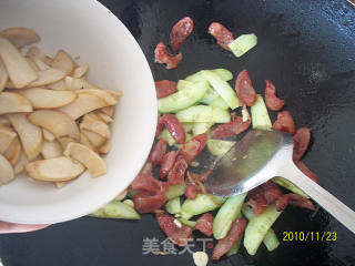 腊肠杏鲍菇的做法步骤：2