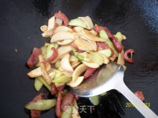 腊肠杏鲍菇的做法步骤：2