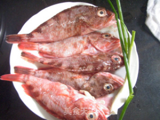 糖醋小红鱼（斧头鱼）的做法步骤：2