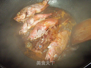 糖醋小红鱼（斧头鱼）的做法步骤：2