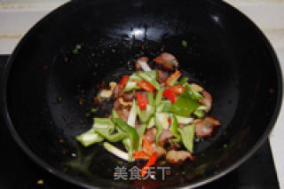 土豆炒腊肉的做法步骤：2