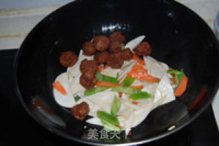 焦溜丸子小炒的做法步骤：2
