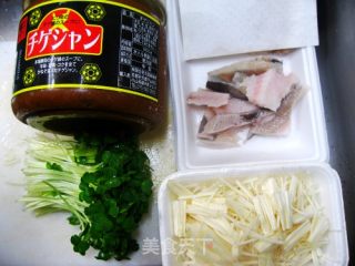 鱼骨大酱汤的做法步骤：2