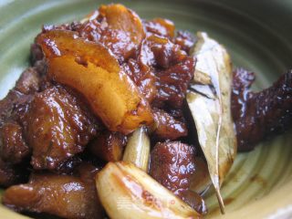 家庭版少油红烧肉的做法步骤：2