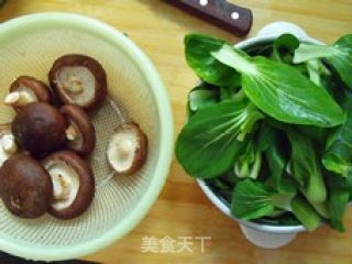 香菇青菜的做法步骤：2