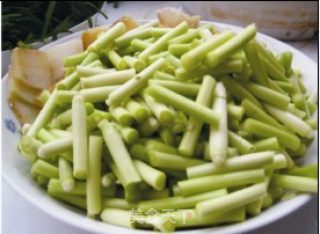 蒜苔炒腊肉的做法步骤：4