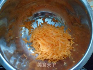 胡萝卜丝饼的做法步骤：2