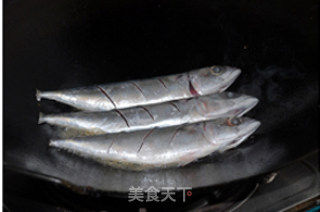 原汁原味姜丝煮鲅鱼的做法步骤：2