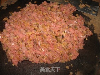 梅菜蒸肉饼的做法步骤：2